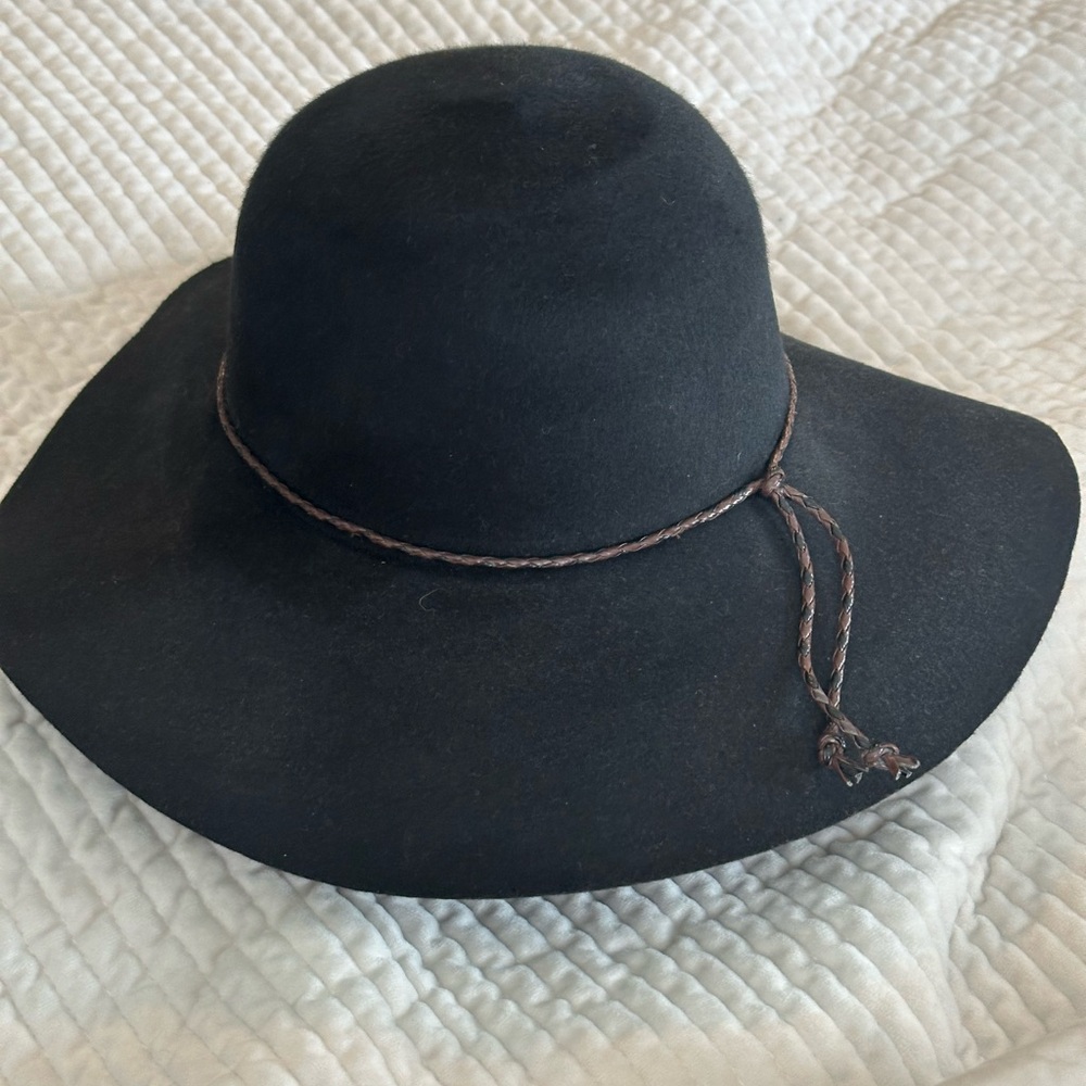 Anna & Ava Black Wide-Brim Floppy Hat with Leather Band